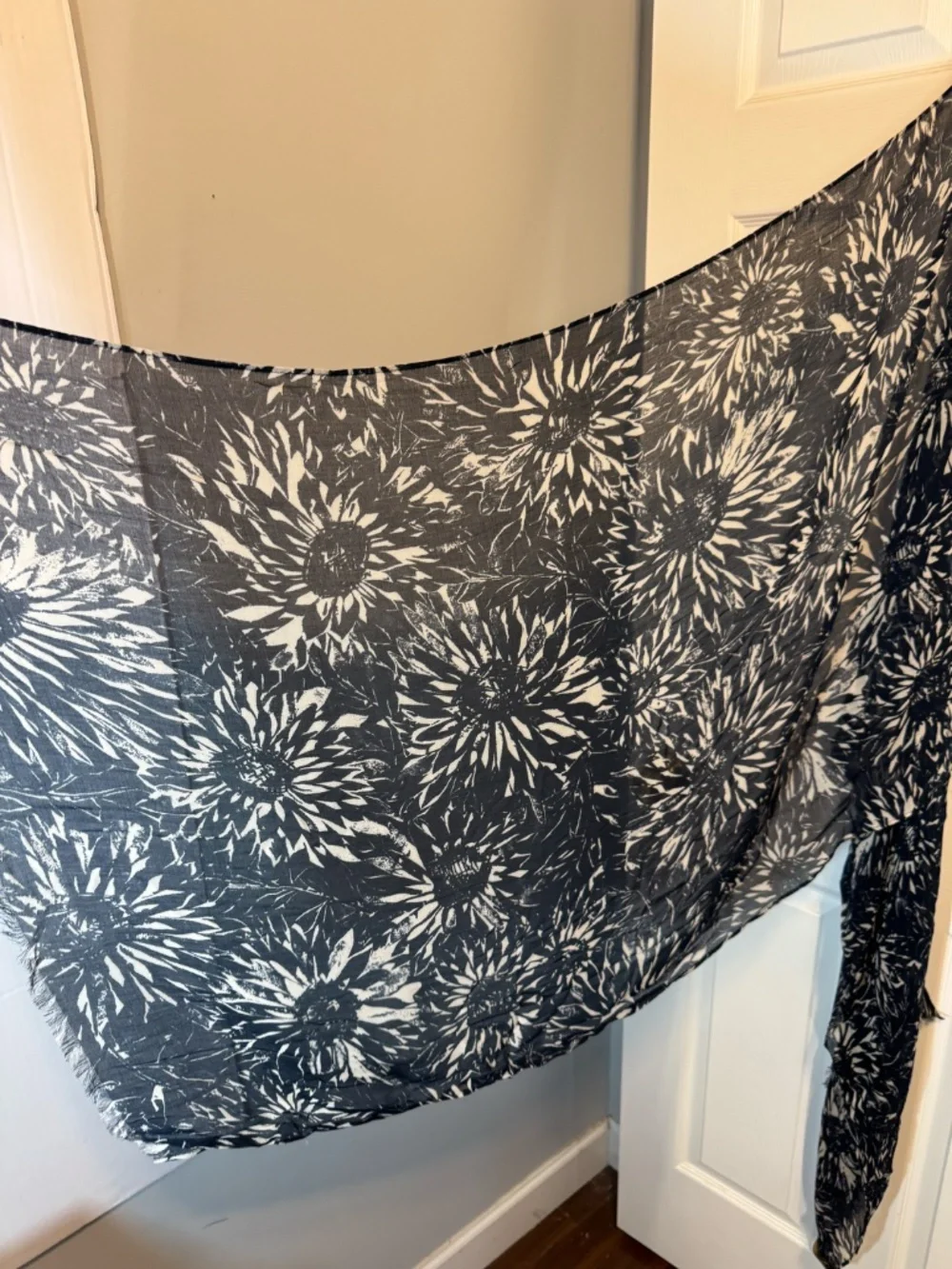 Patricia Nash Sunflower Print Oversized Scarf Wrap Navy Ivory 100% Viscose